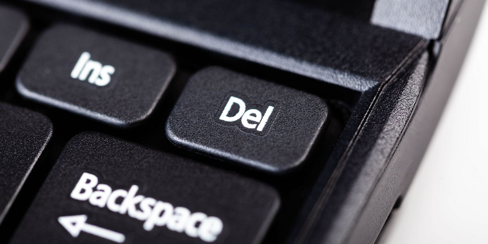 How to Force Delete Stubborn Files in Windows 11 – MUO – MakeUseOf